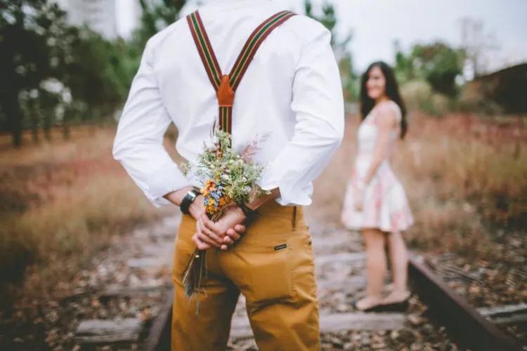 Perbedaan Sikap Cewek yang Punya Pacar Perhatian dengan yang Punya Pacar Cueknya Kebangetan 12