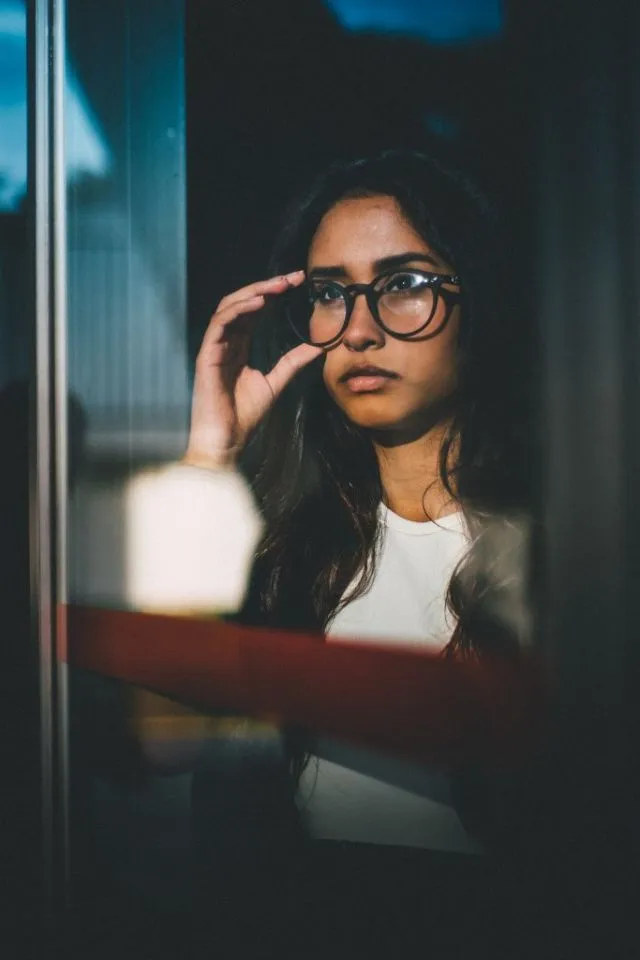 Punya Cewek Sensitif, Melankolis dan Gampang Nangis, Bikin Cowok Akrab dengan 7 Hal ini 10