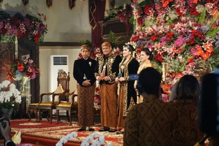 Penuh Adat Jawa, Kahiyang dan Bobby Ucapkan Janji Suci. Intip Ulasan Acara Tadi Pagi di Sini 11