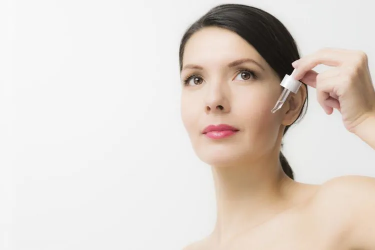 Sudah Rutin Pakai Krim Tapi Wajah Belum Kinclong Juga? Mungkin Kamu Lupa Memakai Serum 6