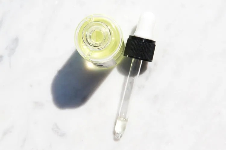 Sudah Rutin Pakai Krim Tapi Wajah Belum Kinclong Juga? Mungkin Kamu Lupa Memakai Serum 5