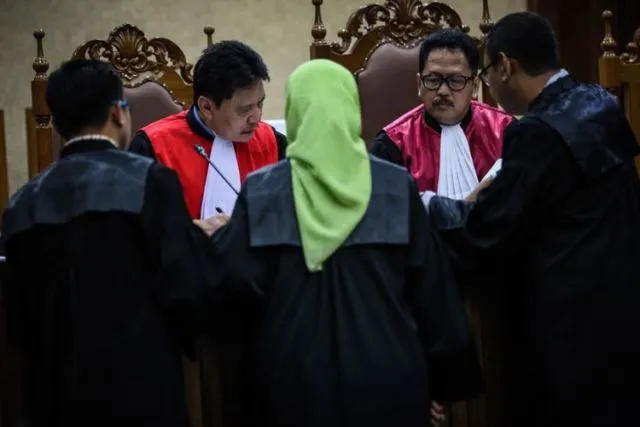 Akhirnya, Babak Akhir Kisah Setnov Datang Juga. Tapi ya Gitu, Tetap Aja Penuh Drama yang Menggelikan 15