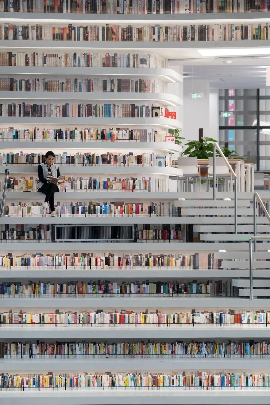 Perpustakaan Paling Keren Se-Dunia Dibangun di China. Ada 1,2 Juta Buku di Sana! 19