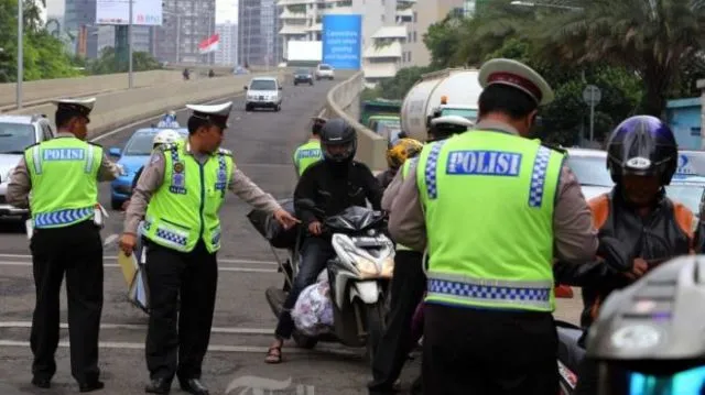 Operasi Zebra di Sulsel Berujung Petaka. Pengendara Motor Tewas Usai Tak Sengaja Dipukul Polisi 9