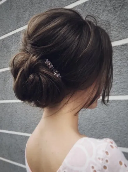 10 Inspirasi Hijab dan Hair Do Cantik Buat Lamaran. Simpel dan Elegan! 17
