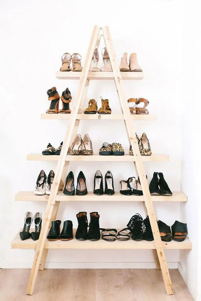13 Ide Model Rak Sepatu yang Bisa Diletakkan di Dekat Pintu. Aman dari Hujan dan Nggak Bikin Bau 19