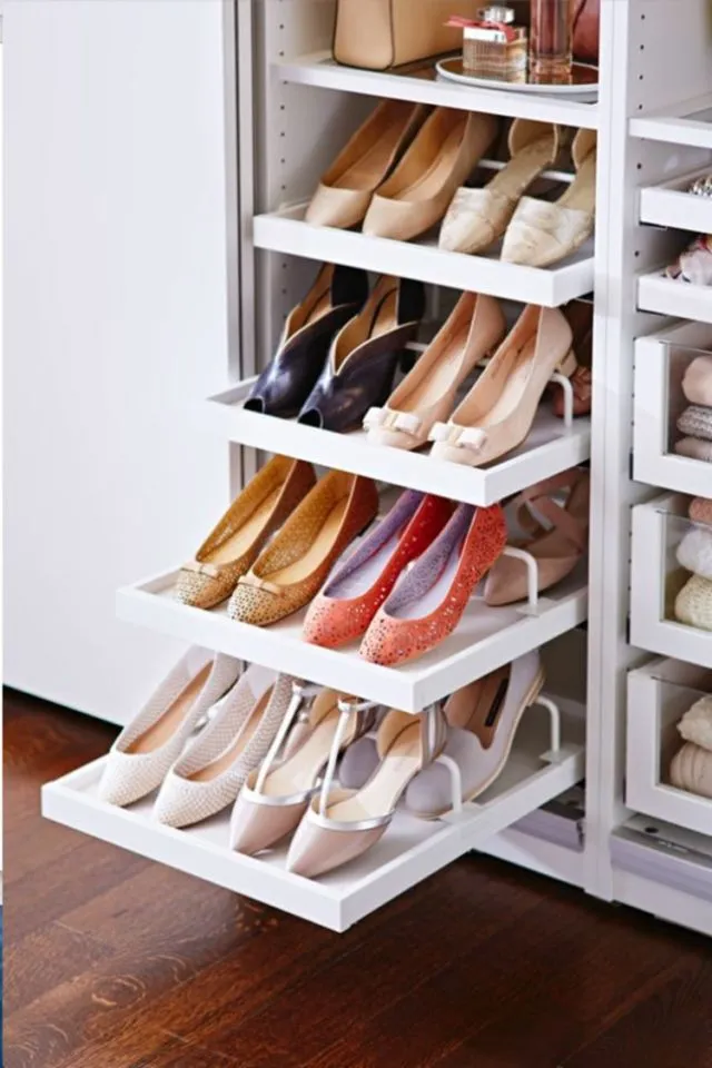 13 Ide Model Rak Sepatu yang Bisa Diletakkan di Dekat Pintu. Aman dari Hujan dan Nggak Bikin Bau 17