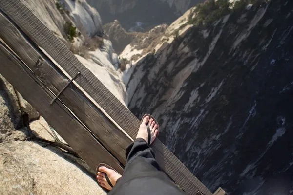 Trek Paling Berbahaya di Dunia Ada di Gunung Huashan, China. Yakin Berani Coba? 20