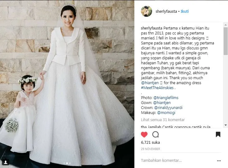 10 Inspirasi Gaun Pernikahan dengan Blazer yang Sopan dan Tertutup. Cocok Buatmu yang Nggak Mau Tampil Buka-Bukaan 12