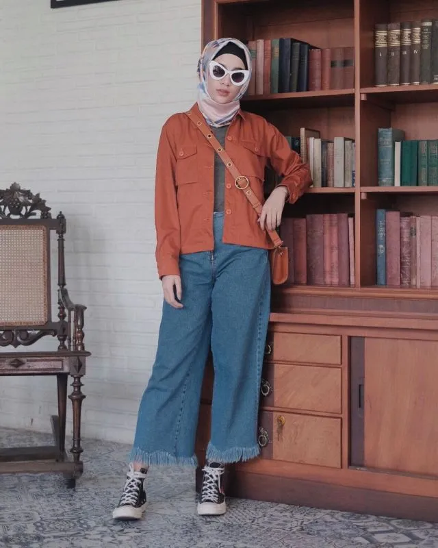Cantik Berhijab dengan Celana Longgar Ala Aghnia Punjabi. Lebih Mudah Bergerak, Terasa Sejuk, Pun Nggak Risih Dilihat 23
