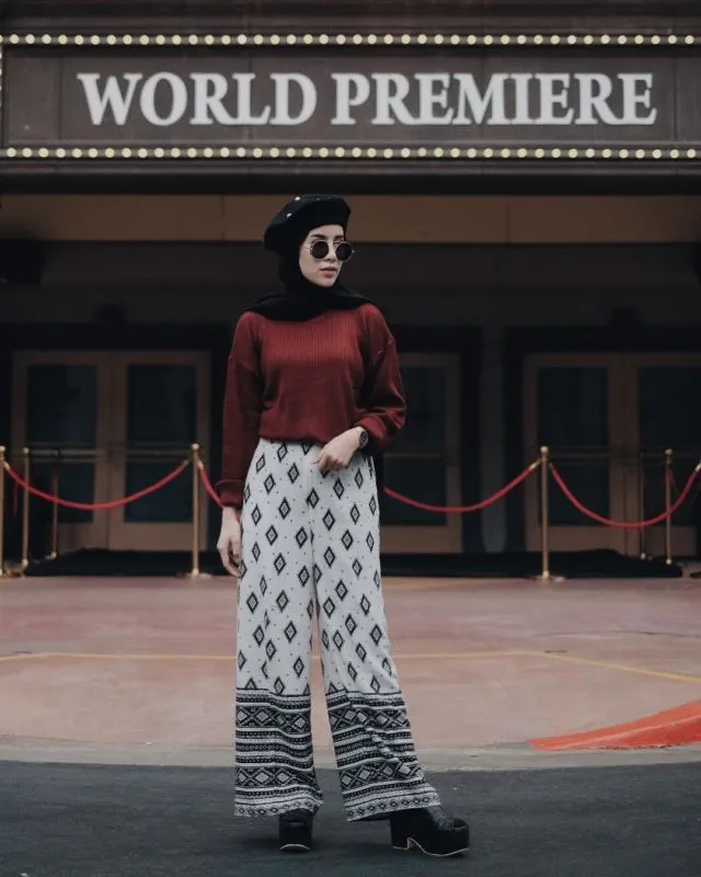 Cantik Berhijab dengan Celana Longgar Ala Aghnia Punjabi. Lebih Mudah Bergerak, Terasa Sejuk, Pun Nggak Risih Dilihat 17