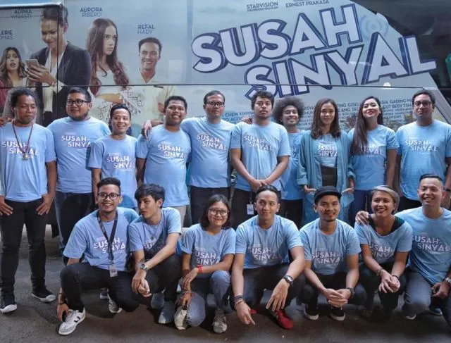 Review Susah Sinyal: Tantangan Baru Ernest Prakasa dan Imbauan untuk Orangtua Zaman Now 8
