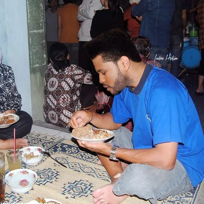 Mulai dari Gal Gadot Sampai Zayn Malik, Ini 15+ Karya Indra Hakim yang Bikin Kita Takjub Bin Ngakak 25