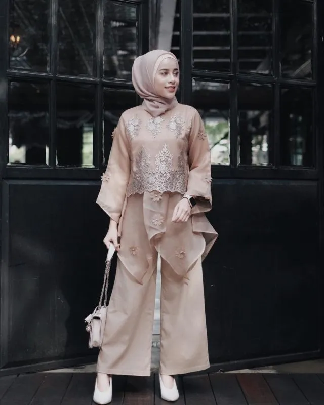 13+ Model Baju Pesta Setelan Celana Panjang 19