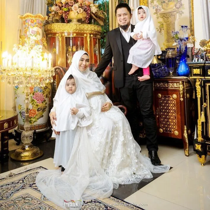 Lahiran Anak Ketiga, Oki Setiana Dewi Dapat Peringatan dari Warganet. Semoga Tak Salah Langkah Lagi 6