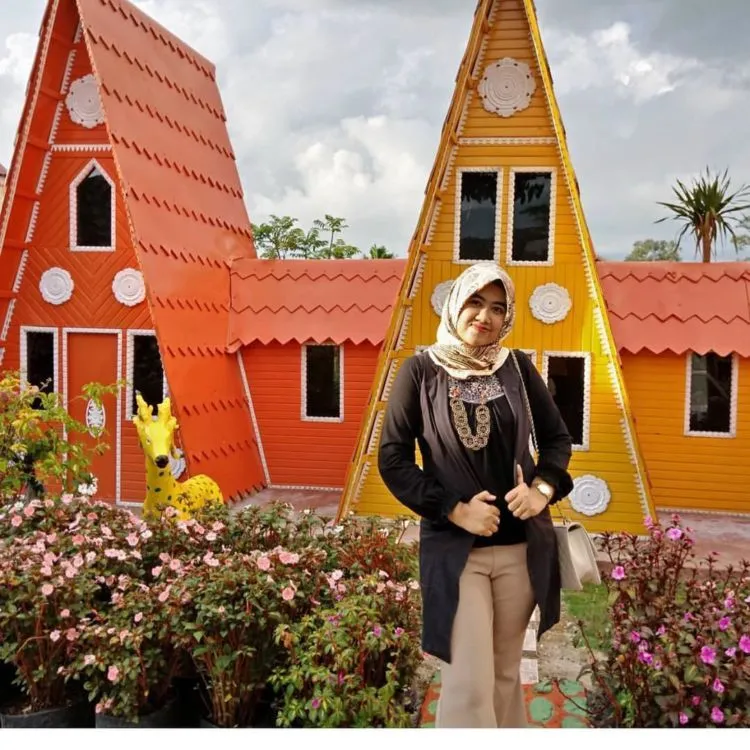 Green House Lezatta, Destinasi Kekinian dan Warna-warni yang Bikin Enggan Pulang! 12
