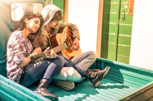 5 Perbedaan Dia yang Beneran Sayang dan yang Cuma Nganggep Kamu Sebagai Cadangan 10