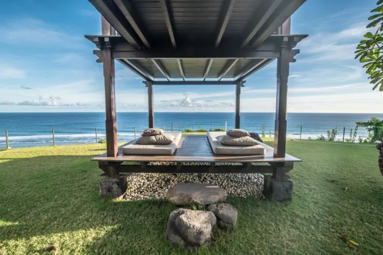 8 Villa Romantis Tepi Laut di Bali yang Cocok Untuk Dinikmati Bersama Pasangan Halal! 13