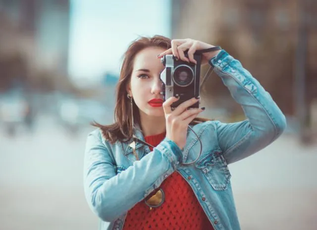 8 Benda yang Bisa kamu Jadikan Properti Fotomu, Biar Postingan di Instagram Kian Lucu 11