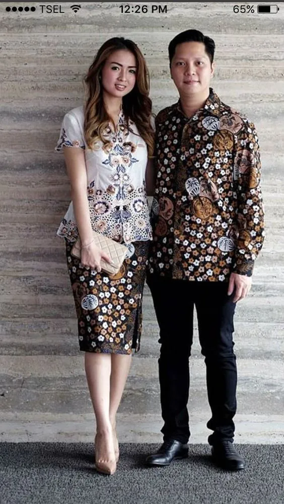 11 Inspirasi Model Batik Sarimbit untuk Lamaran. Biar Kalian Tampil Menawan dan Kekinian 13