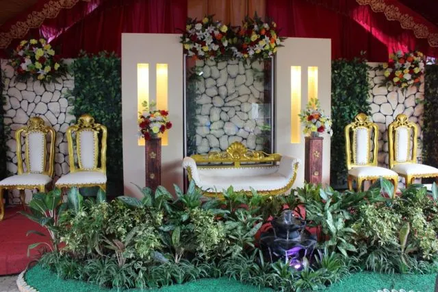 15 Model Pelaminan untuk Pesta Pernikahan di Halaman Rumah. Minimalis Namun Berasa Sakralnya 27