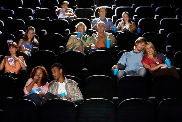 Ternyata Karakter Cowok Bisa Dilihat dari Kebiasaan Mereka Nonton Bioskop Lho. Cewek Perlu Tahu Nih! 10