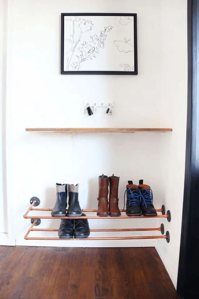 13 Ide Model Rak Sepatu yang Bisa Diletakkan di Dekat Pintu. Aman dari Hujan dan Nggak Bikin Bau 23