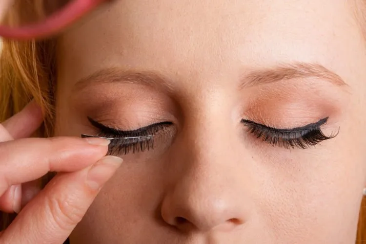 Tutorial Pasang Bulu Mata Palsu dari MUA. Ada Rahasianya~ 9