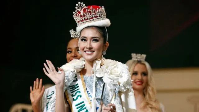 Inilah Sederet Kisah Tawa dan Air Mata yang Mewarnai Tahun 2017 dari Dunia Hiburan Tanah Air 23