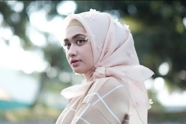 Agar Nyaman dan Maksimal Menutup Aurat, Begini Cara Memilih Busana Muslim yang Tepat!