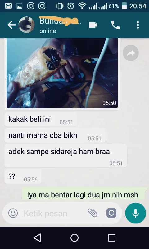 11 Hal yang Pasti Dilakukan Ibu Saat Baru Bisa Menggunakan WhatsApp. Kesel, Lucu, dan Bikin Rindu! 21