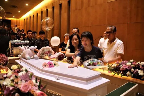 Model Cantik Asal Singapura Ini Meninggal Setelah Karaokean. Soal Maut Memang Nggak Ada yang Tahu 6