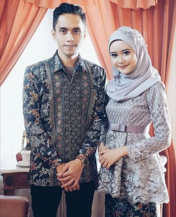 11 Inspirasi Model Batik Sarimbit untuk Lamaran. Biar Kalian Tampil Menawan dan Kekinian 15