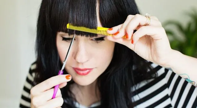 5 Tips Potong Poni Sendiri di Rumah. Biar Hasilnya Nggak Miring atau Tinggi Sebelah 8