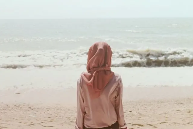 6 Dukungan Berarti Teruntuk Cewekmu yang Akhirnya Memutuskan Berhijab 8