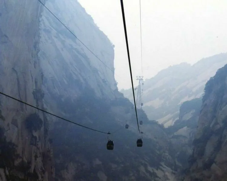 Trek Paling Berbahaya di Dunia Ada di Gunung Huashan, China. Yakin Berani Coba? 17