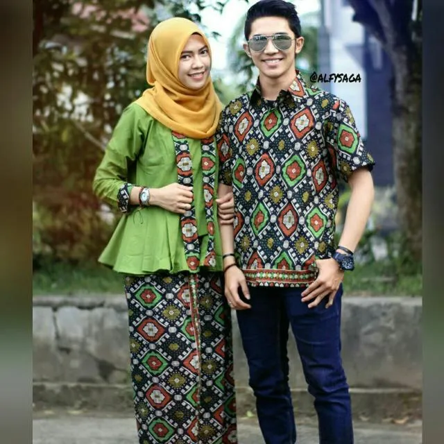 11 Inspirasi Model Batik Sarimbit untuk Lamaran. Biar Kalian Tampil Menawan dan Kekinian 17