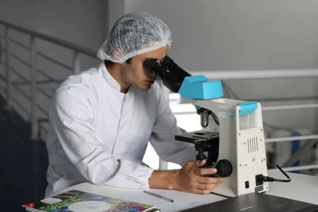 Mereka yang Bekerja di Laboratorium Tak Selalu Cupu, 7 Alasan ini yang Perlu Kamu Tahu 14