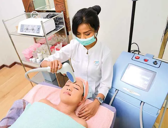 Menghilangkan Bopeng dan Bekas Jerawat Kini Bukan Lagi Mimpi. Vampire Facial Salah Satu Solusinya! 18