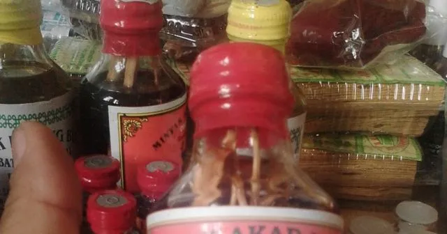 Sudah Lihat Isi Tas Syahrini Belum? Mungkin 13 Barang Ini Nggak Bakal Ada di dalam Hermesnya Deh 23