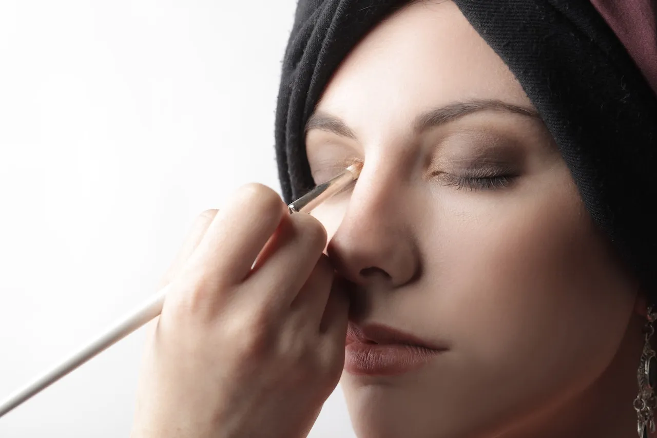8 Trik Make Up Sederhana Buat Kamu, Cewek Berpipi Tembem yang Mau Tampil Beda! 16