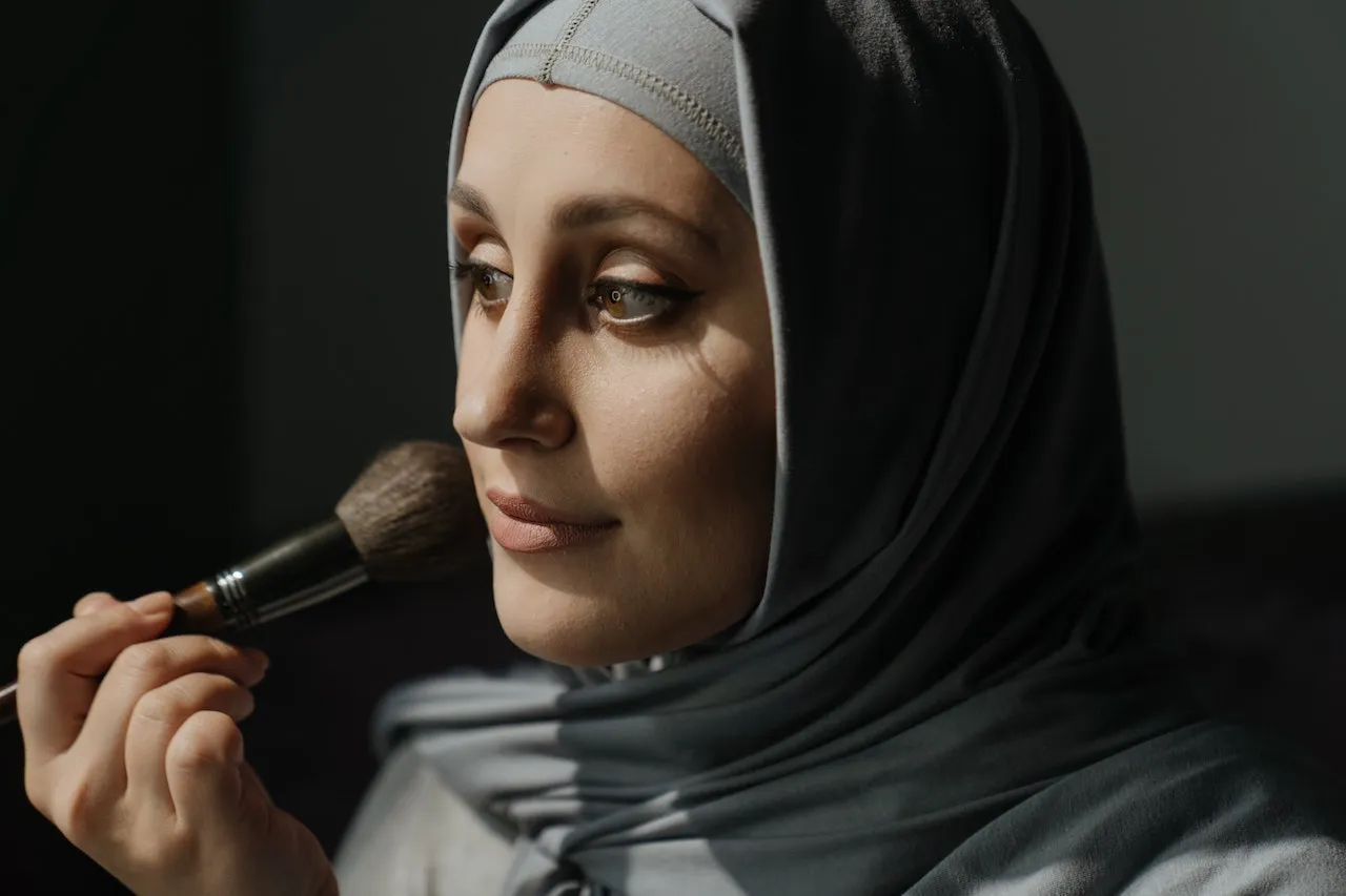 8 Trik Make Up Sederhana Buat Kamu, Cewek Berpipi Tembem yang Mau Tampil Beda! 15
