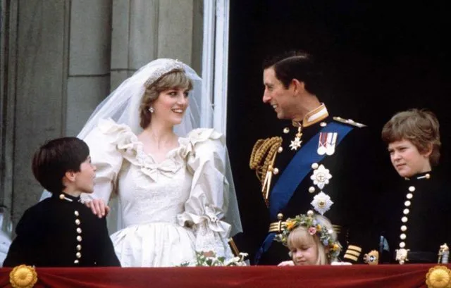Bertunangan dengan Aktris Amerika, Kisah Cinta Prince Harry Bikin Catatan Baru dalam Sejarah 9