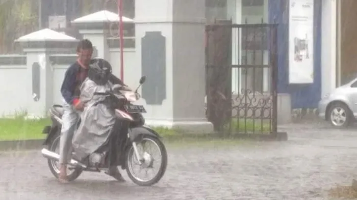 Potret Pengorbanan Ayah yang Selama ini Jarang Kamu Sadari, tapi Mengharukan Sekali 9