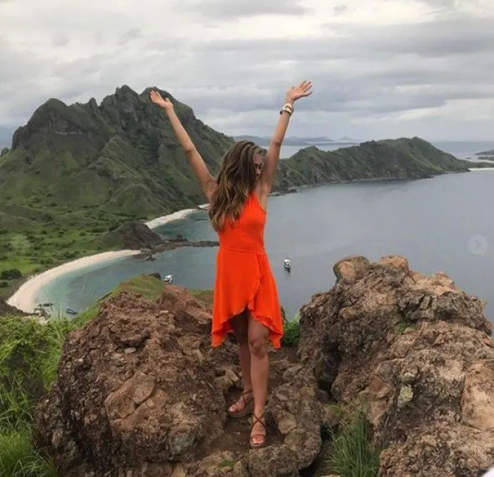 Miss Universe 2017 Tengah Berkunjung di Pulau Komodo. Ini yang Dia Lakukan di Sana! 6