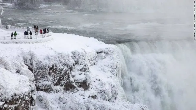 Suhu Esktrem Bikin AS & Kanada Tampak Seperti Film Frozen, Katanya Lebih Dingin Lho dari Kutub Utara 14
