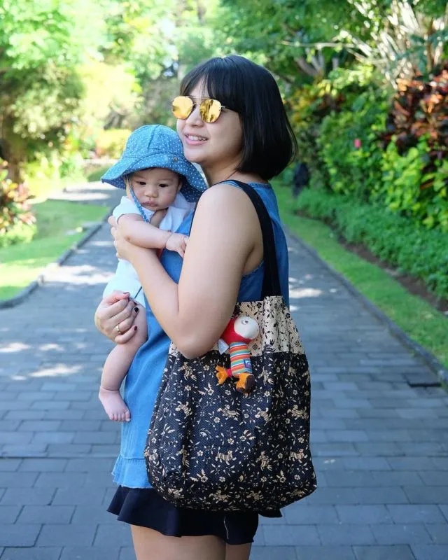 Sering Lupa, 7 Benda Sepele Ini Nyatanya Wajib Dibawa Saat Travelling Bersama Bayi 10