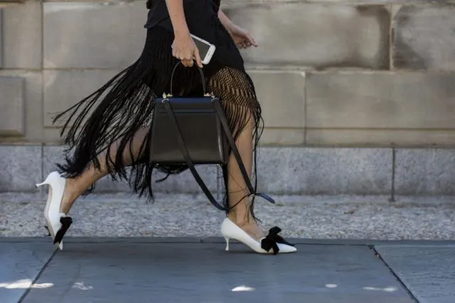 Deretan Sepatu Cewek yang Ngehits di 2018. Kamu Suka Bening? Ayo Merapat 17