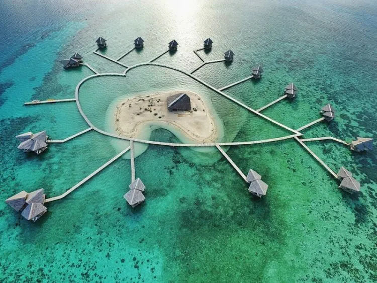 7 Surga di Indonesia yang Keindahannya Nggak Kalah dari Maldives. Lebih Murah Lagi! 10