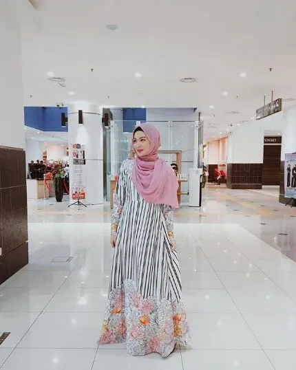 Inspirasi Style Hijab Nuansa Pastel Ala Hijaber Cantik Asal Korea, Ayana Jihye Moon. Manisnya Keterlaluan! 14